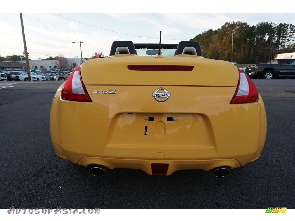 2017 370Z Touring Roadster - Chicane Yellow / Black photo #12