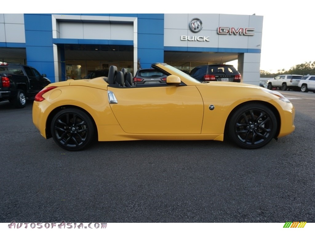 2017 370Z Touring Roadster - Chicane Yellow / Black photo #14