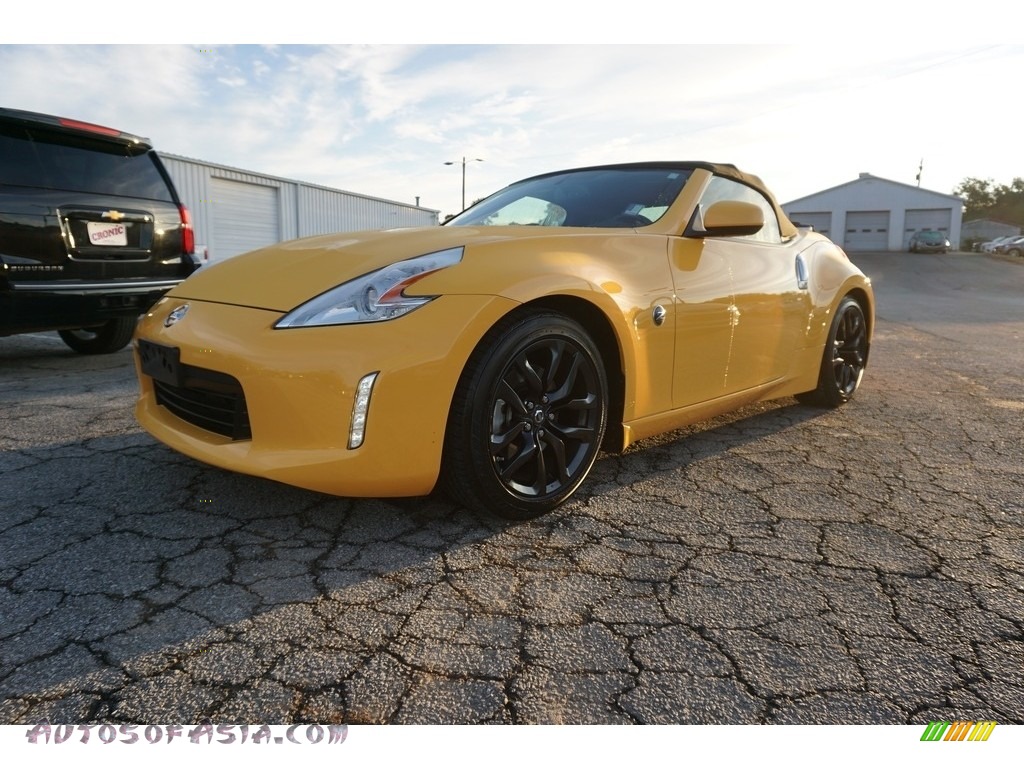 2017 370Z Touring Roadster - Chicane Yellow / Black photo #18