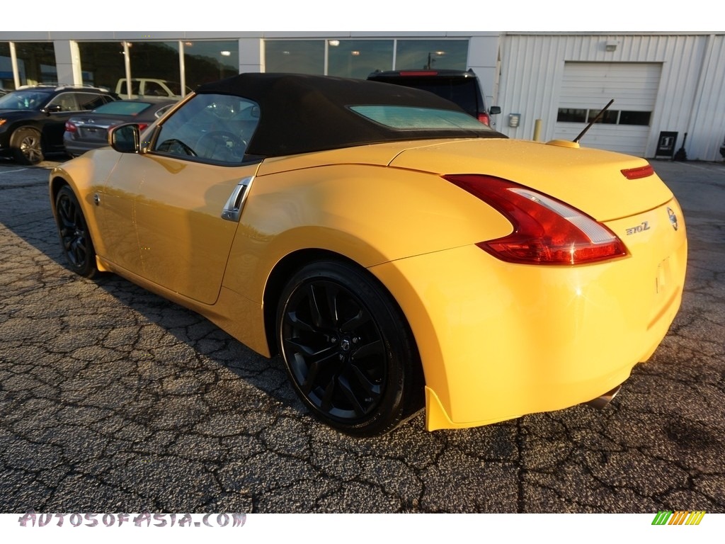 2017 370Z Touring Roadster - Chicane Yellow / Black photo #19