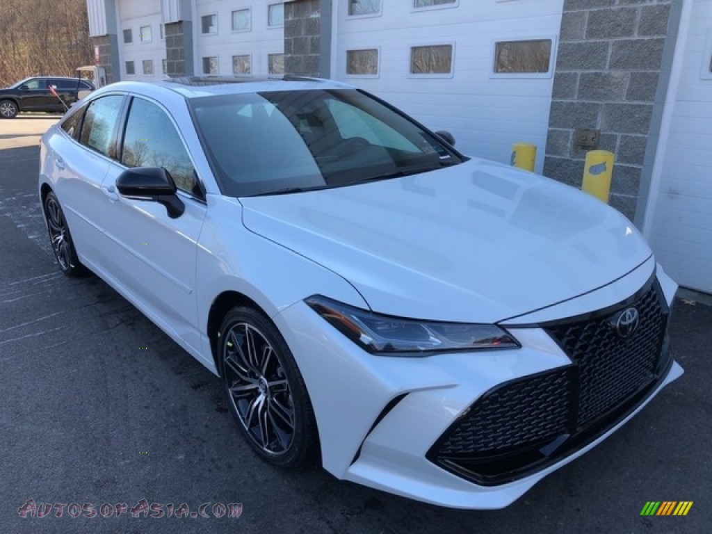 Wind Chill Pearl / Black Toyota Avalon Touring