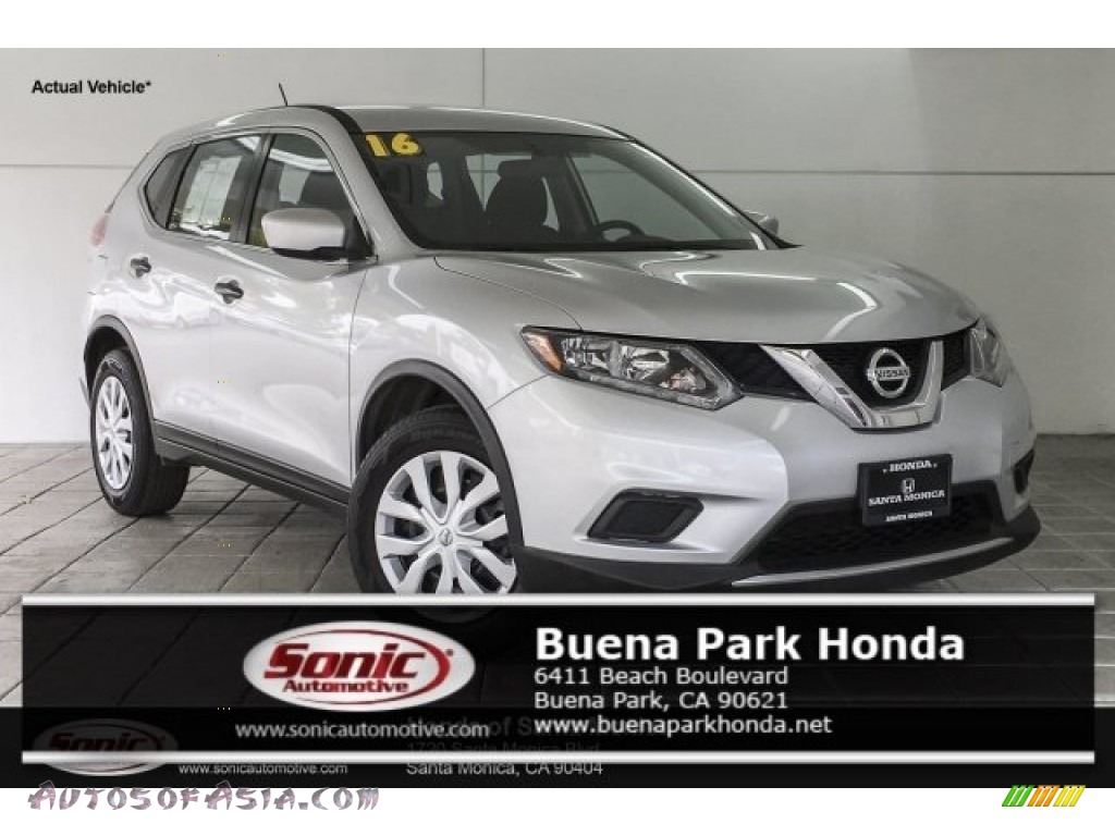 Brilliant Silver / Charcoal Nissan Rogue S