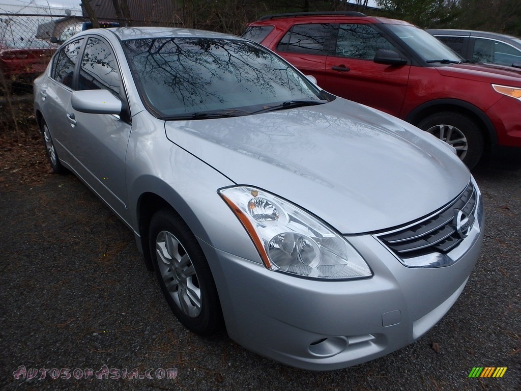 2010 Altima 2.5 S - Radiant Silver / Charcoal photo #3