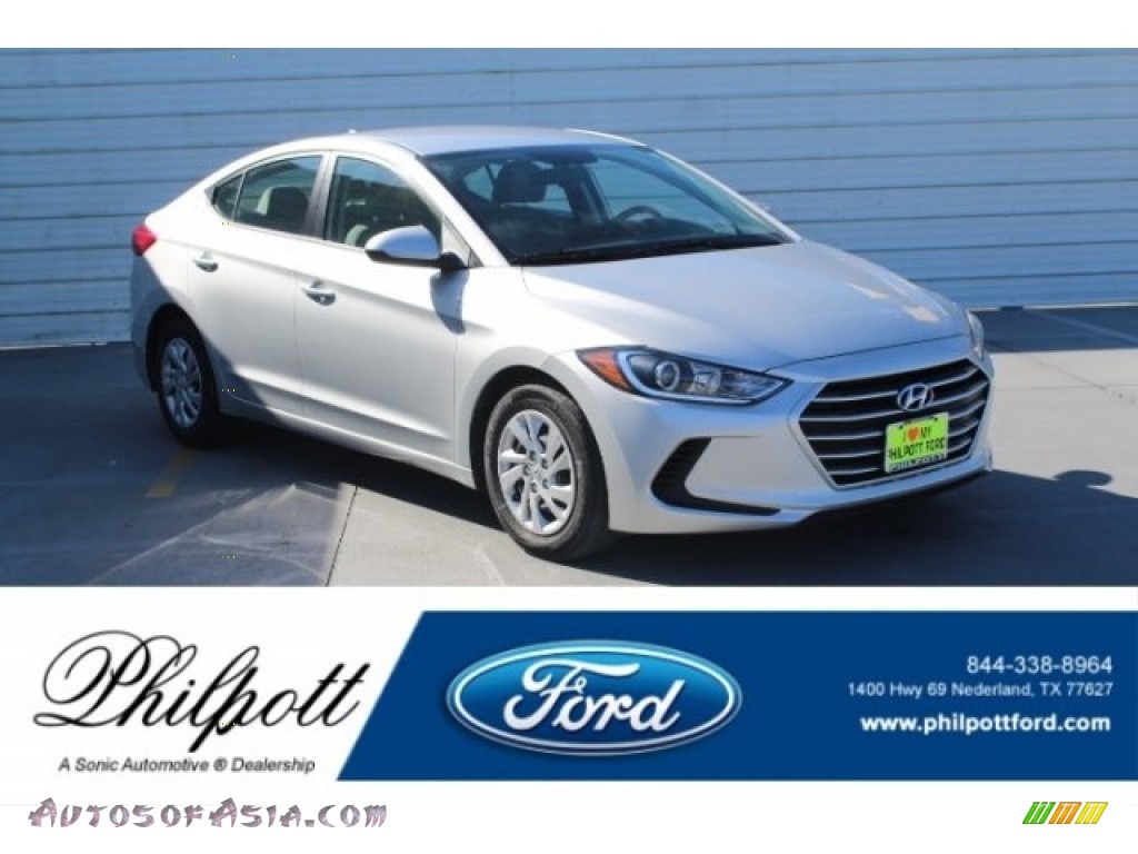 Silver / Gray Hyundai Elantra SE