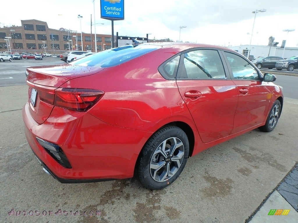 2019 Forte LXS - Currant Red / Black photo #6