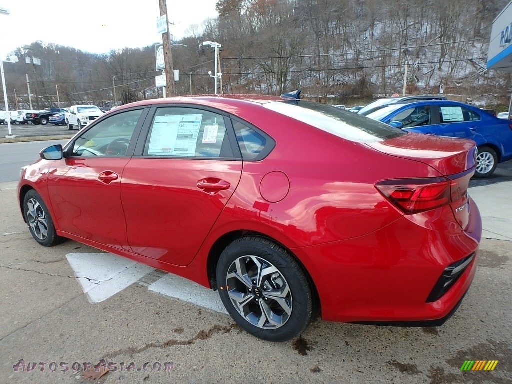 2019 Forte LXS - Currant Red / Black photo #8