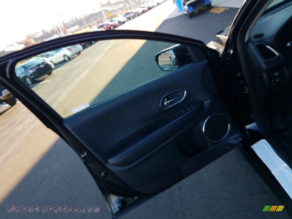 2019 HR-V Touring AWD - Crystal Black Pearl / Black photo #14