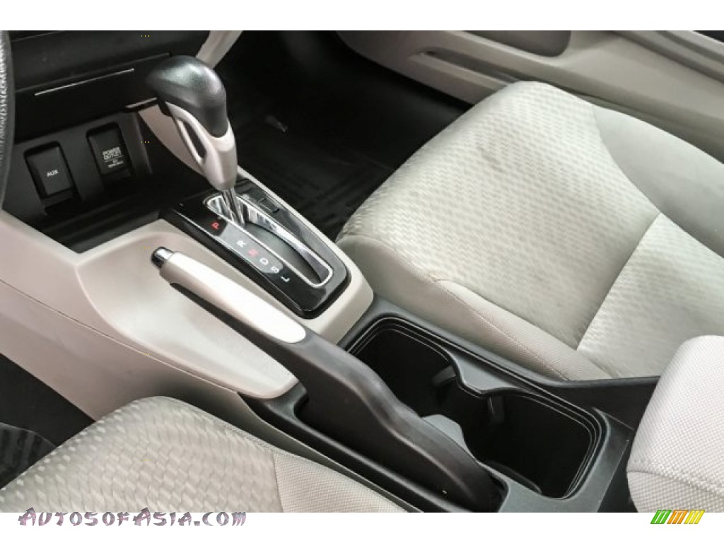 2015 Civic LX Sedan - Alabaster Silver Metallic / Gray photo #24