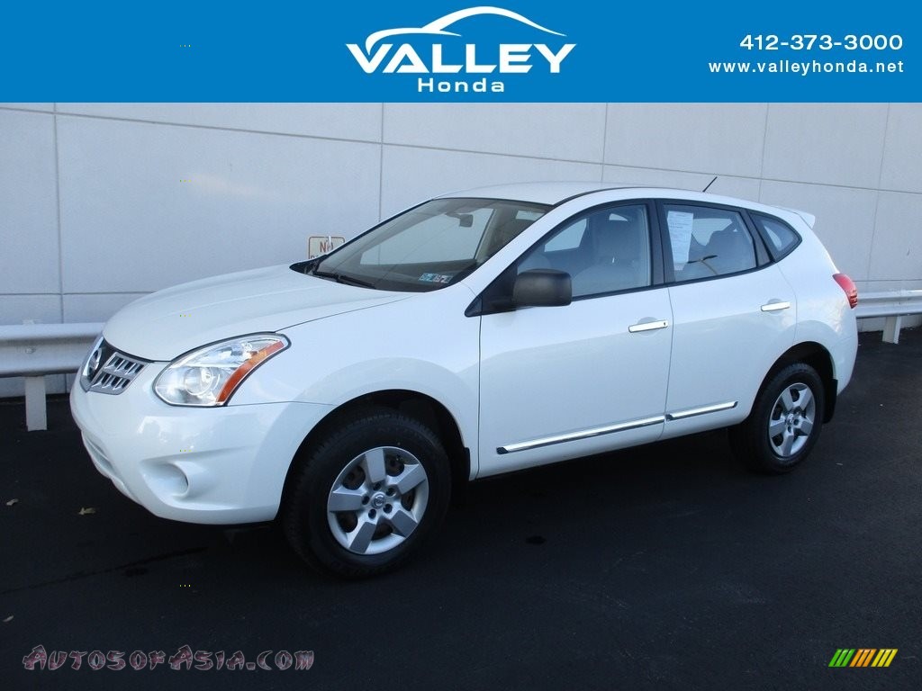 Pearl White / Gray Nissan Rogue S AWD