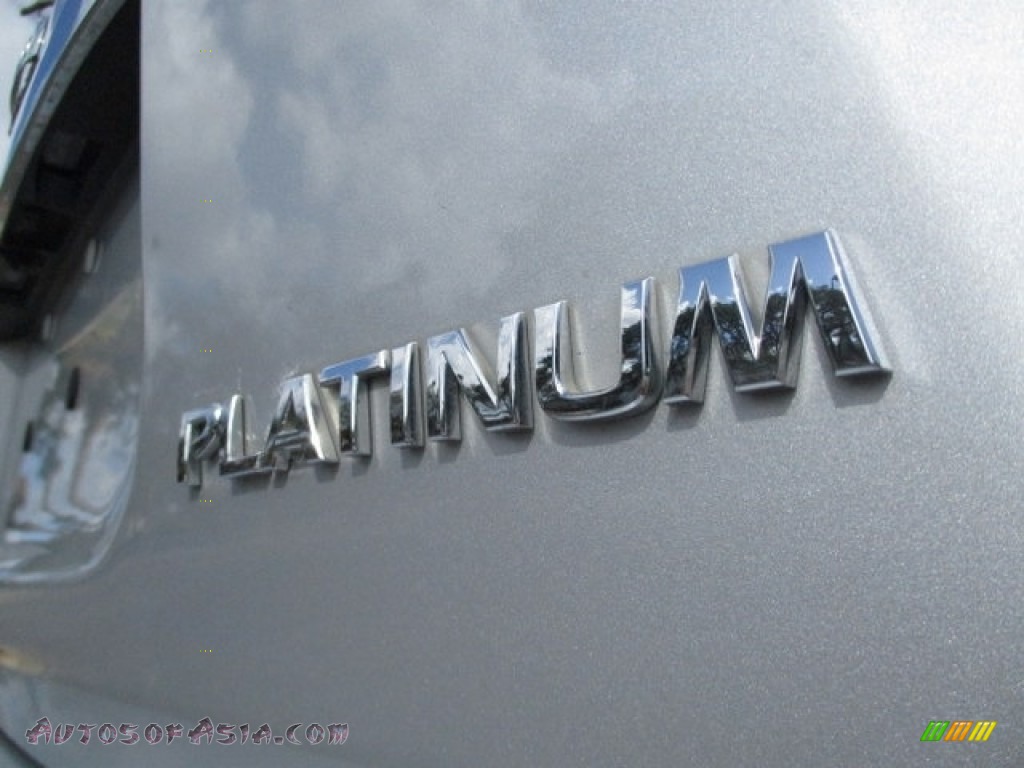 2013 Pathfinder Platinum - Brilliant Silver / Charcoal photo #6