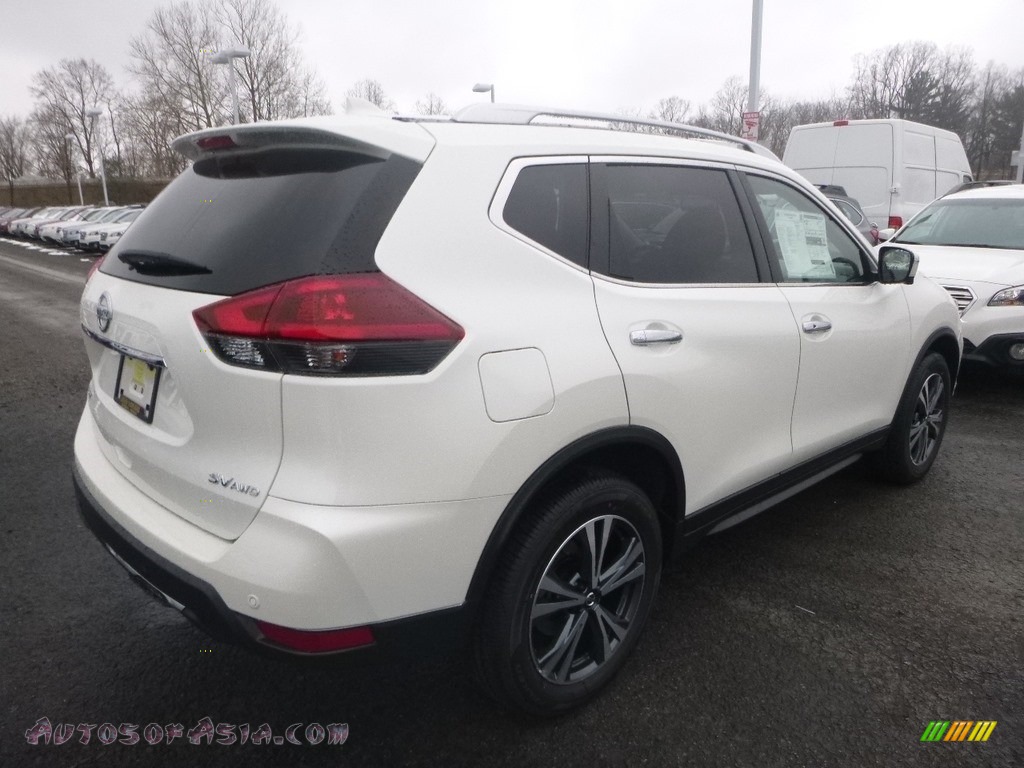 2019 Rogue SV AWD - Pearl White / Charcoal photo #4