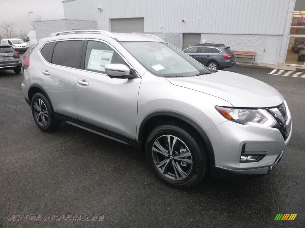 2019 Rogue SV AWD - Brilliant Silver / Charcoal photo #1