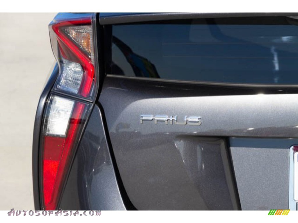 2016 Prius Two - Magnetic Gray Metallic / Black photo #10