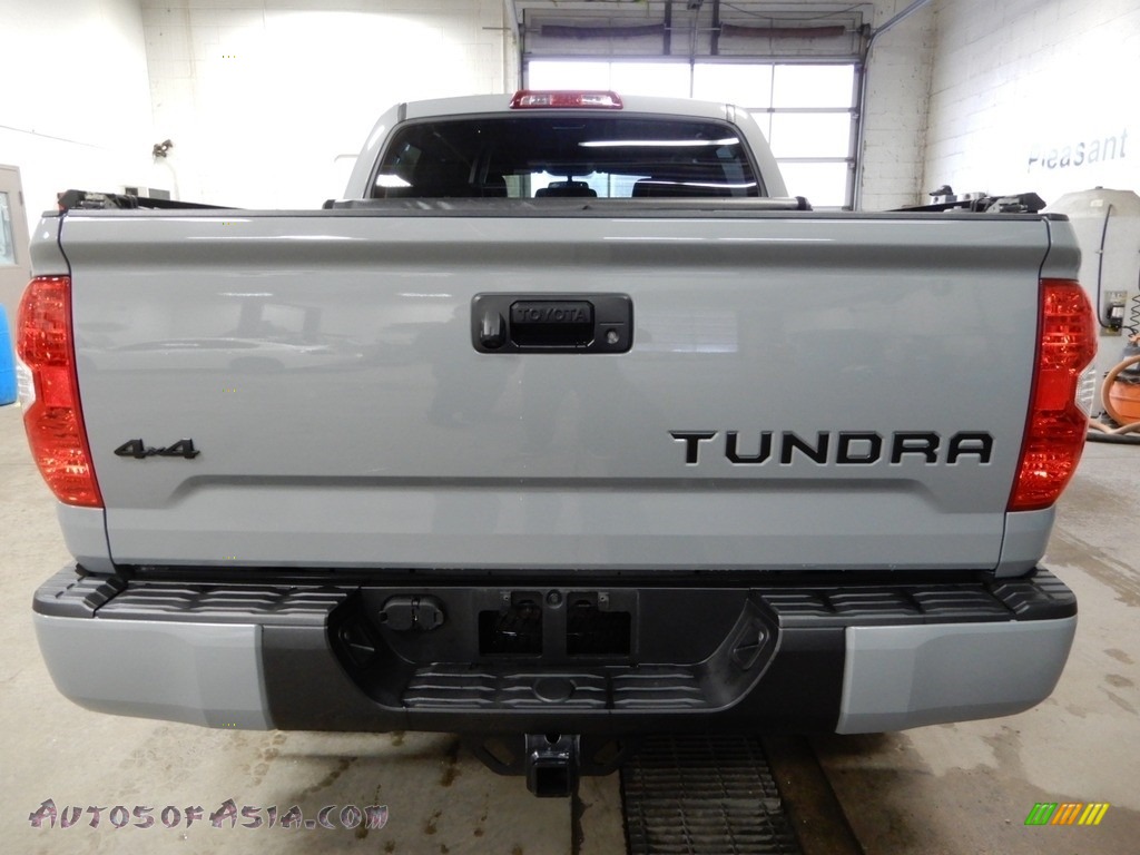 2017 Tundra SR5 CrewMax 4x4 - Cement / Black photo #4