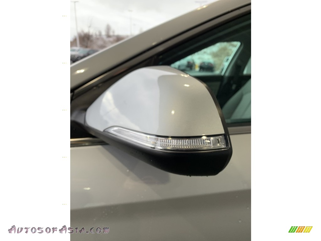 2019 Sonata Hybrid Limited - Ion Silver / Gray photo #11