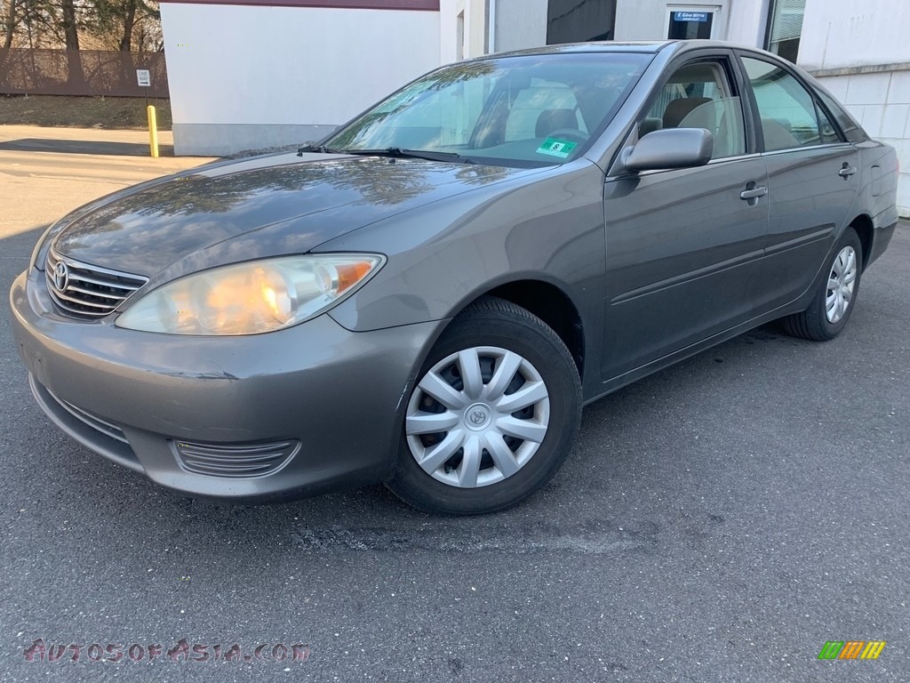 2005 Camry LE - Desert Sand Mica / Taupe photo #1
