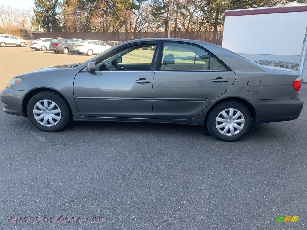 2005 Camry LE - Desert Sand Mica / Taupe photo #4