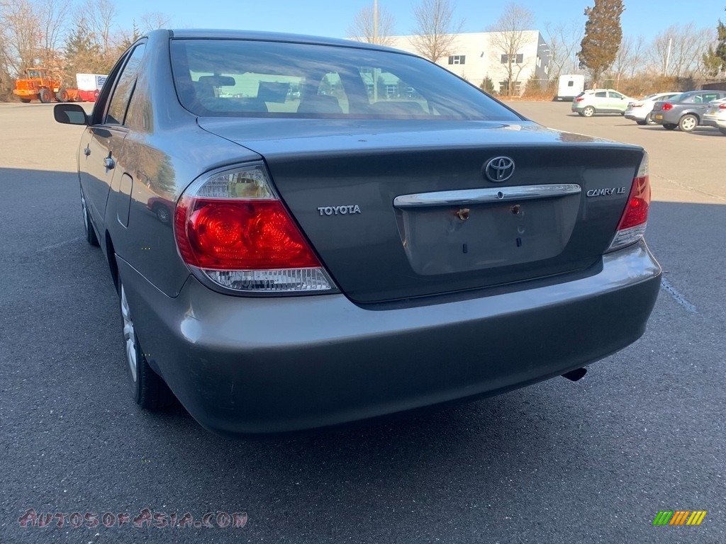 2005 Camry LE - Desert Sand Mica / Taupe photo #13