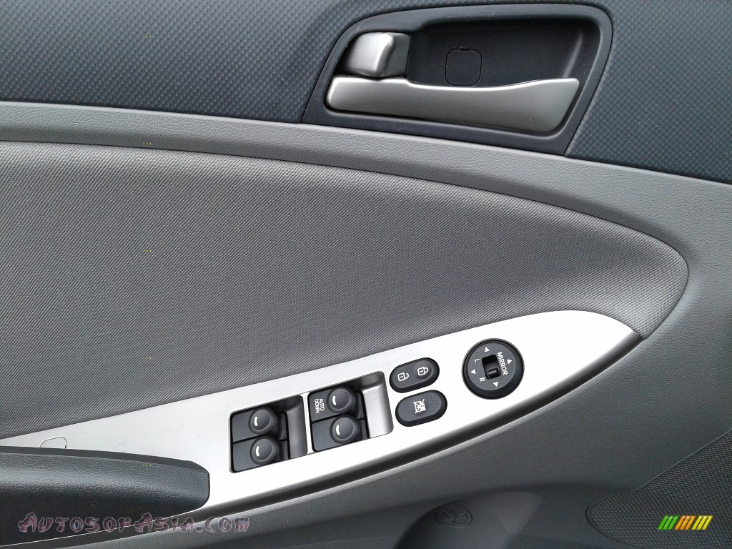 2016 Accent SE Sedan - Ultra Black / Gray photo #9