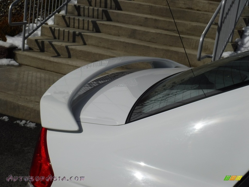 2009 Spectra EX Sedan - Clear White / Gray photo #4