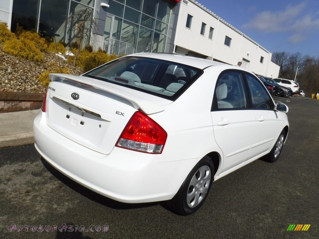 2009 Spectra EX Sedan - Clear White / Gray photo #10