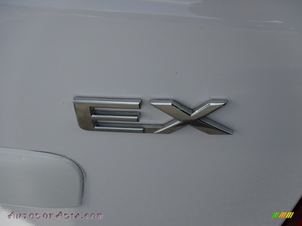 2009 Spectra EX Sedan - Clear White / Gray photo #11