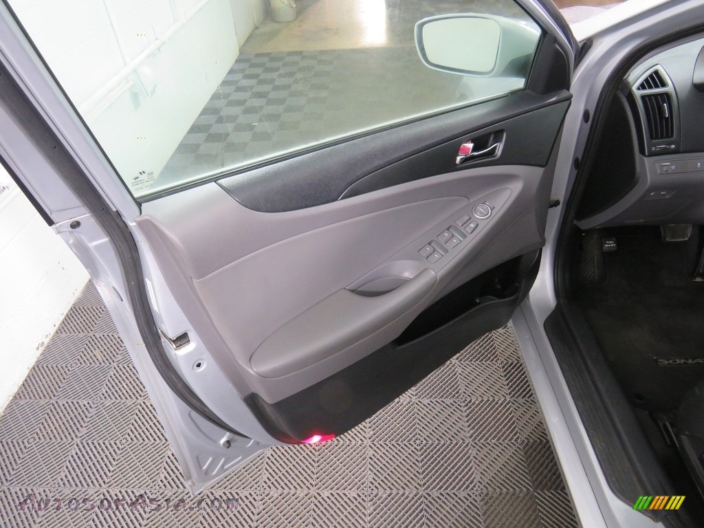 2011 Sonata SE - Radiant Silver / Gray photo #29