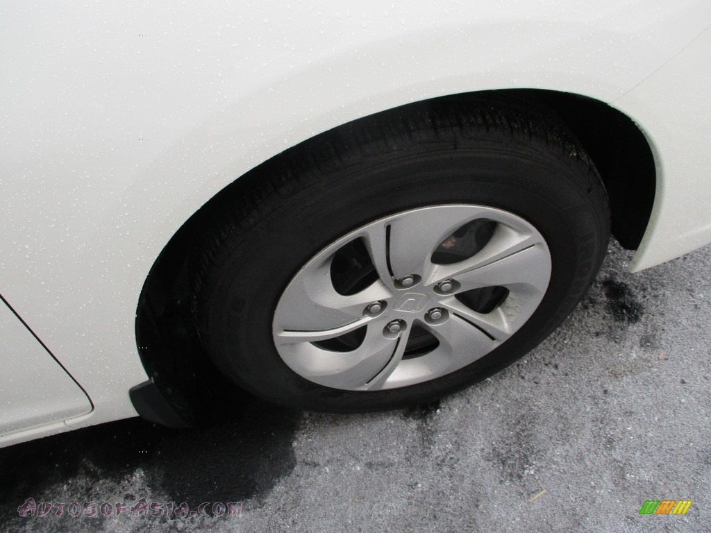 2015 Civic LX Sedan - Taffeta White / Beige photo #6
