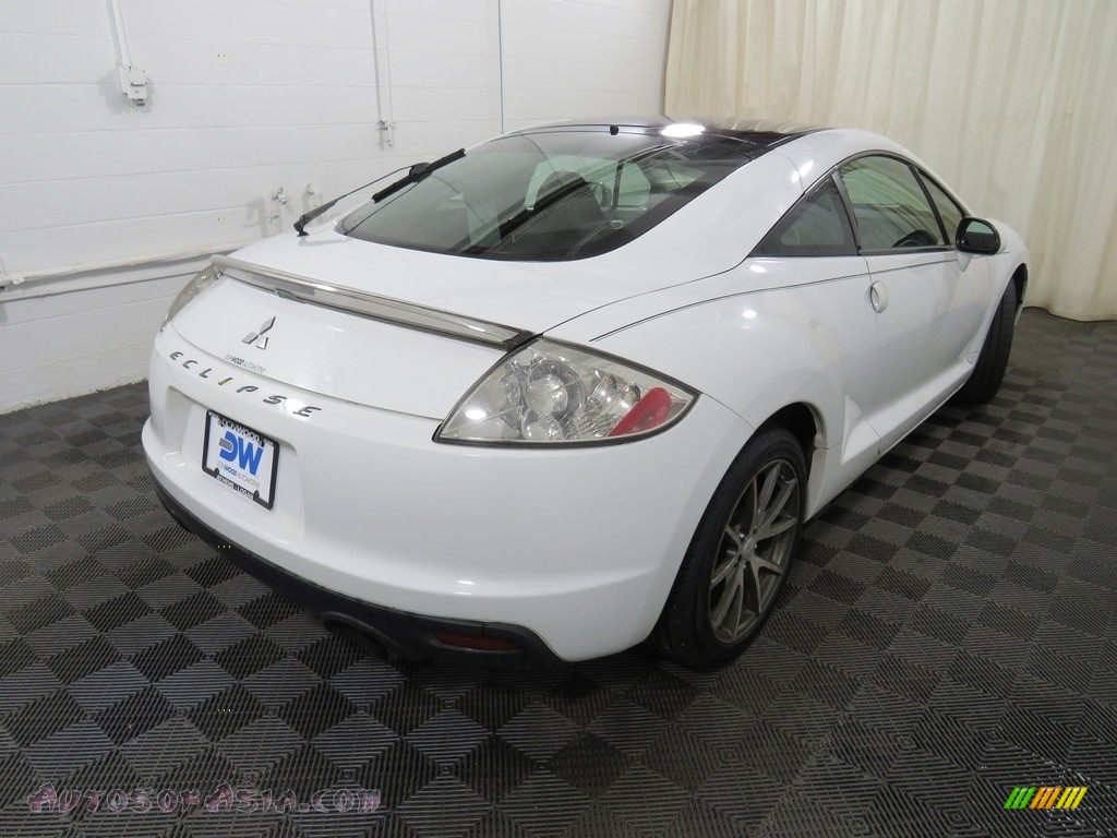 2012 Eclipse SE Coupe - Northstar White / Dark Charcoal photo #16