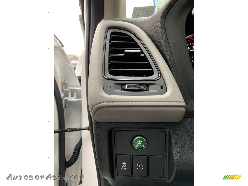 2019 HR-V LX AWD - Platinum White Pearl / Gray photo #10