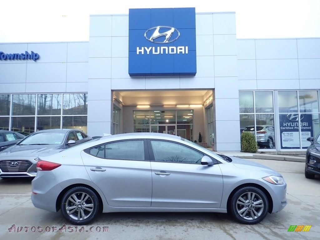 Gray / Gray Hyundai Elantra SE