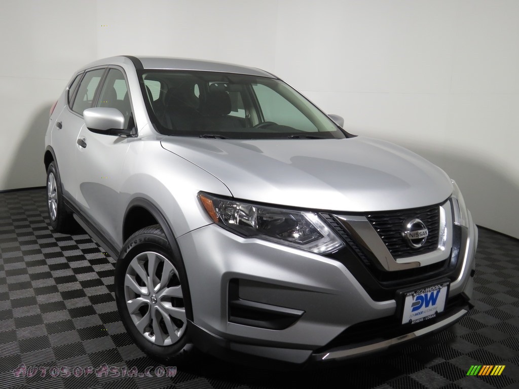 2017 Rogue S AWD - Brilliant Silver / Charcoal photo #3