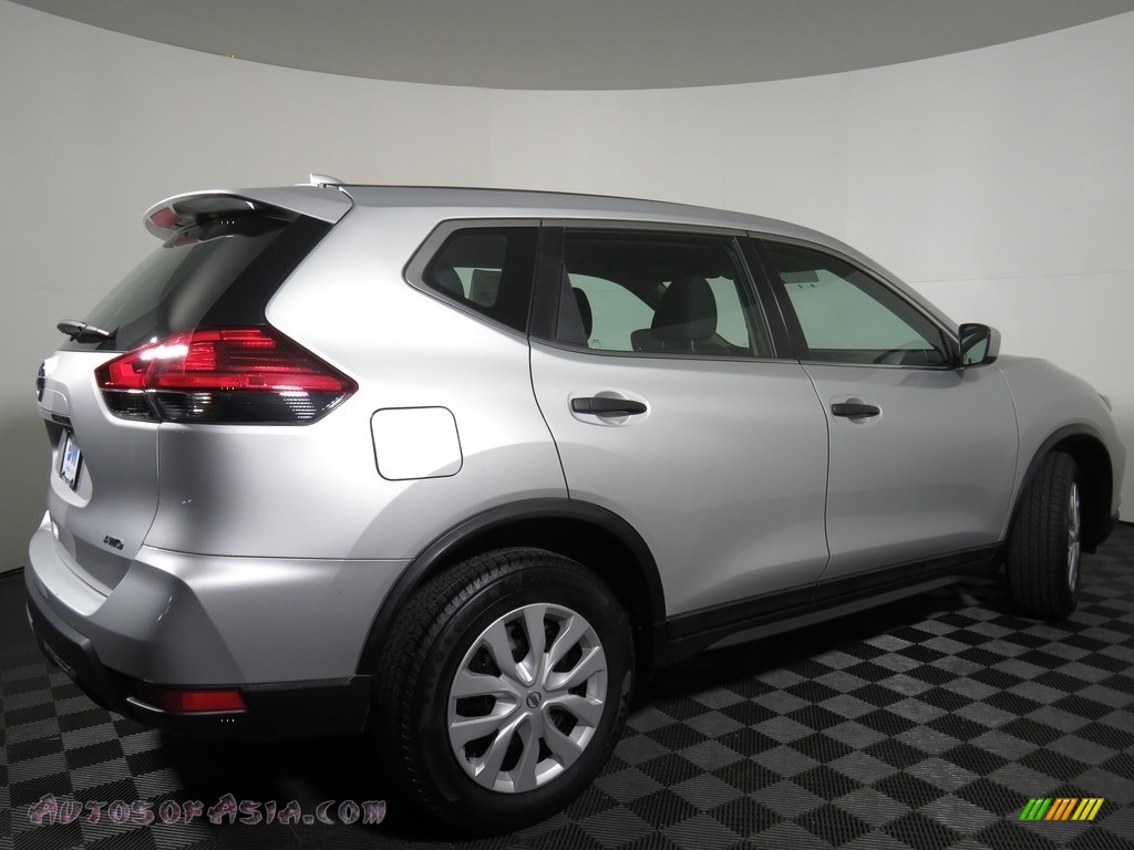 2017 Rogue S AWD - Brilliant Silver / Charcoal photo #12