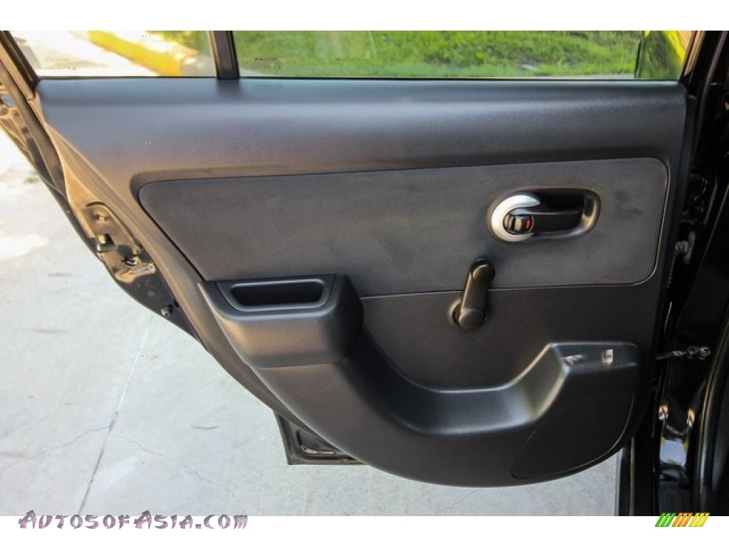 2010 Versa 1.8 S Hatchback - Magnetic Gray Metallic / Charcoal photo #19