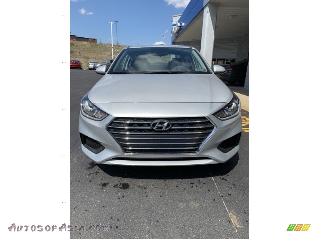 2019 Accent SE - Olympus Silver / Black photo #8