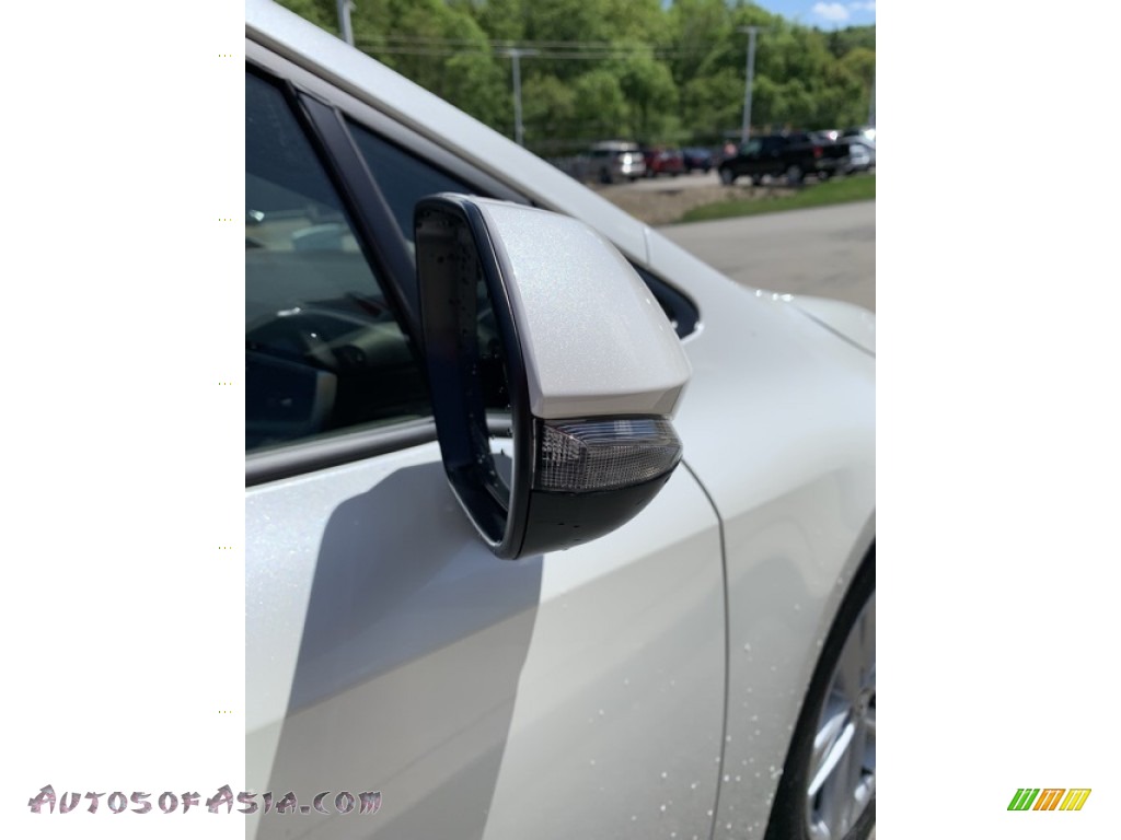 2019 Corolla Hatchback SE - Blizzard White Pearl / Black photo #30