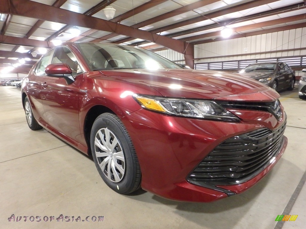Ruby Flare Pearl / Black Toyota Camry Hybrid LE