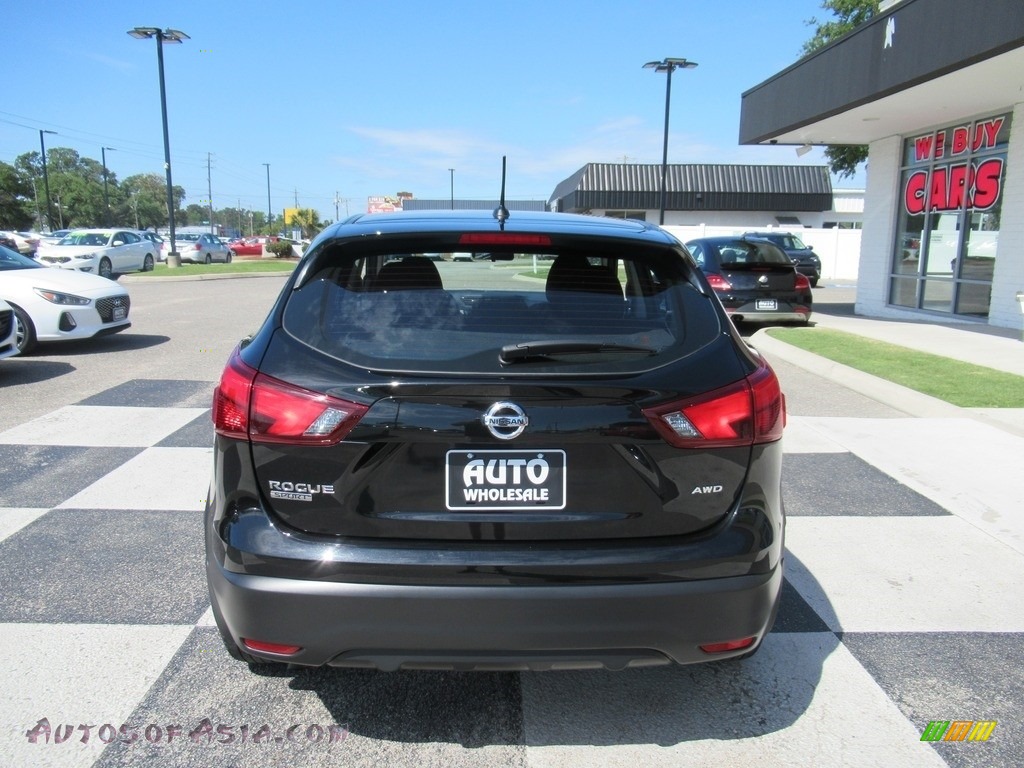 2017 Rogue Sport S AWD - Magnetic Black / Charcoal photo #4