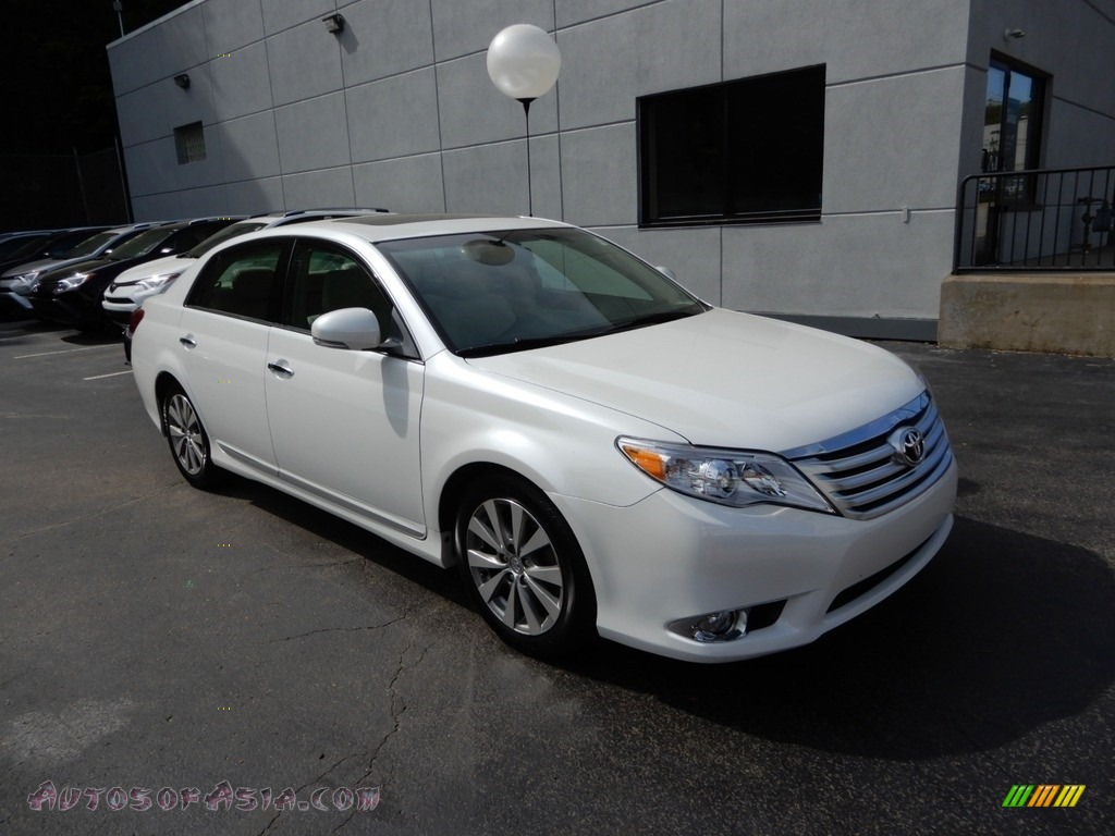 Blizzard White Pearl / Ivory Toyota Avalon Limited