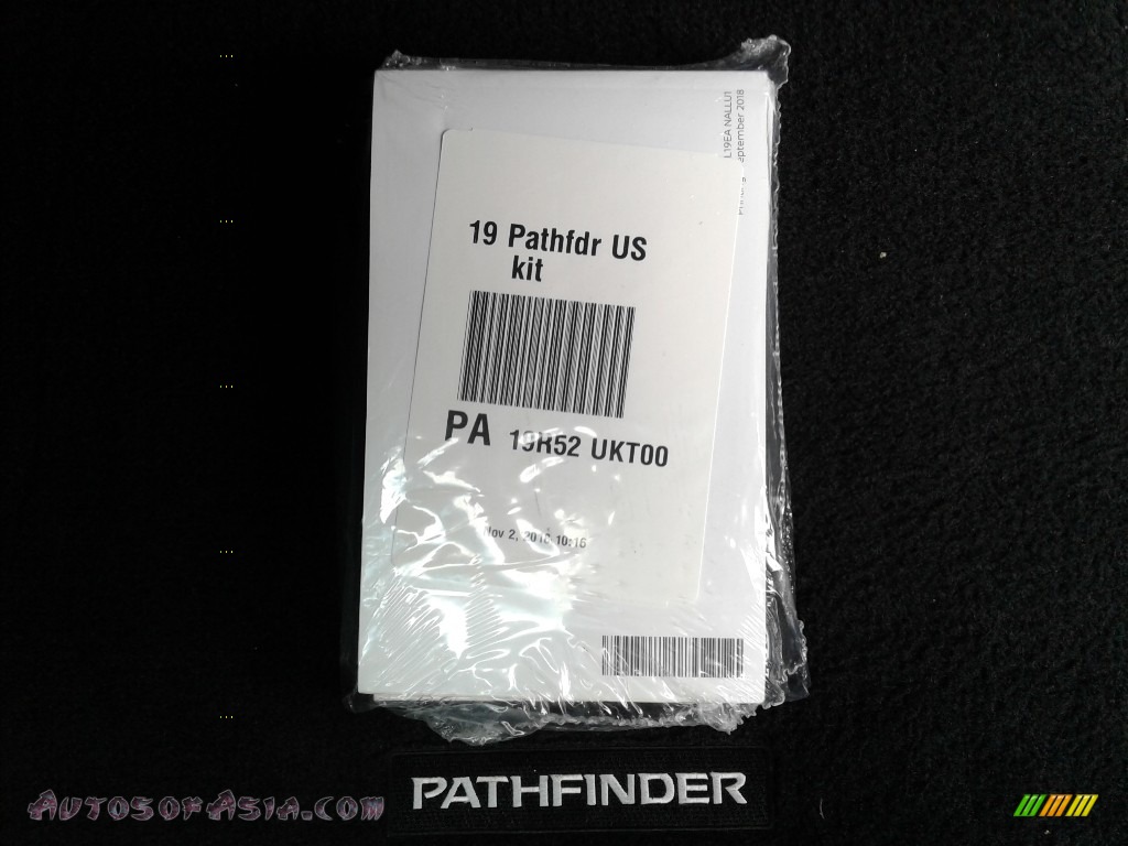 2019 Pathfinder SV - Magnetic Black Pearl / Charcoal photo #38