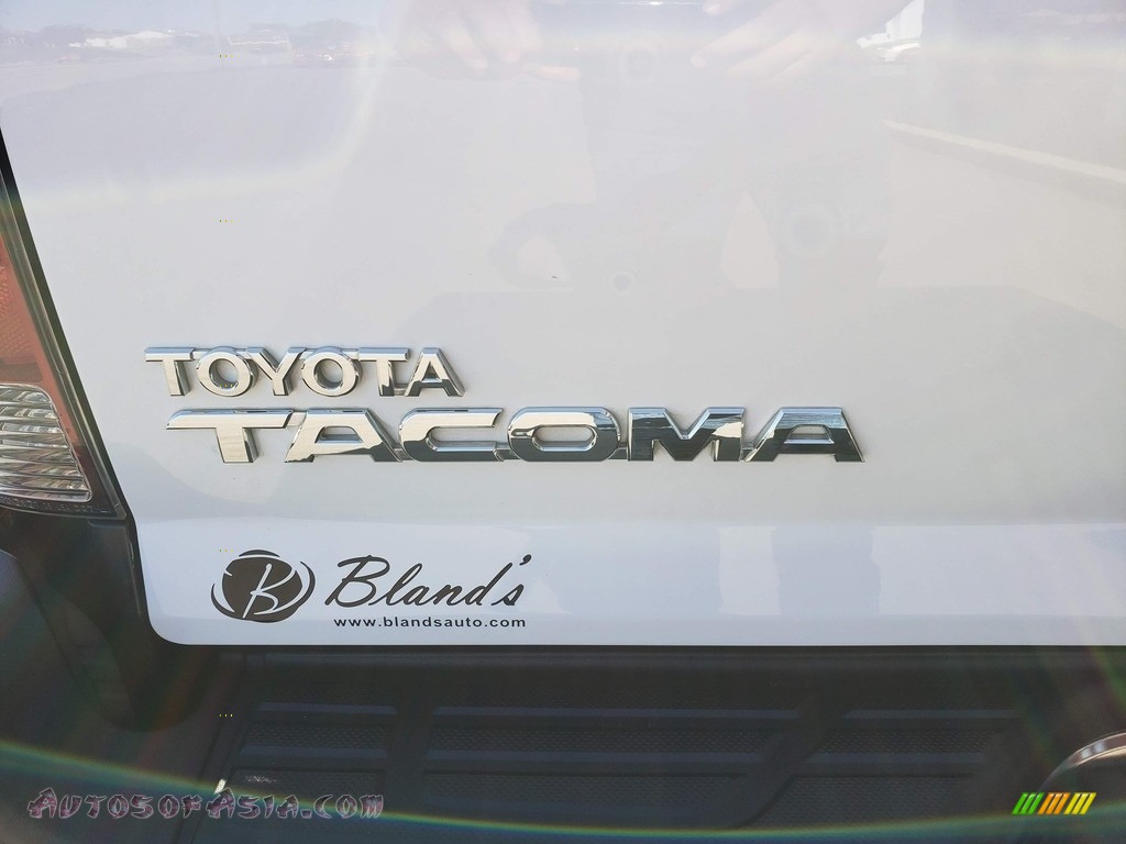 2015 Tacoma V6 Double Cab 4x4 - Super White / Graphite photo #35
