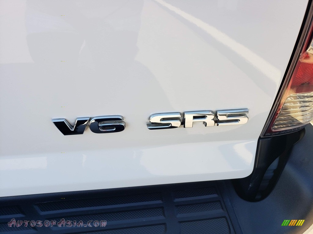 2015 Tacoma V6 Double Cab 4x4 - Super White / Graphite photo #36