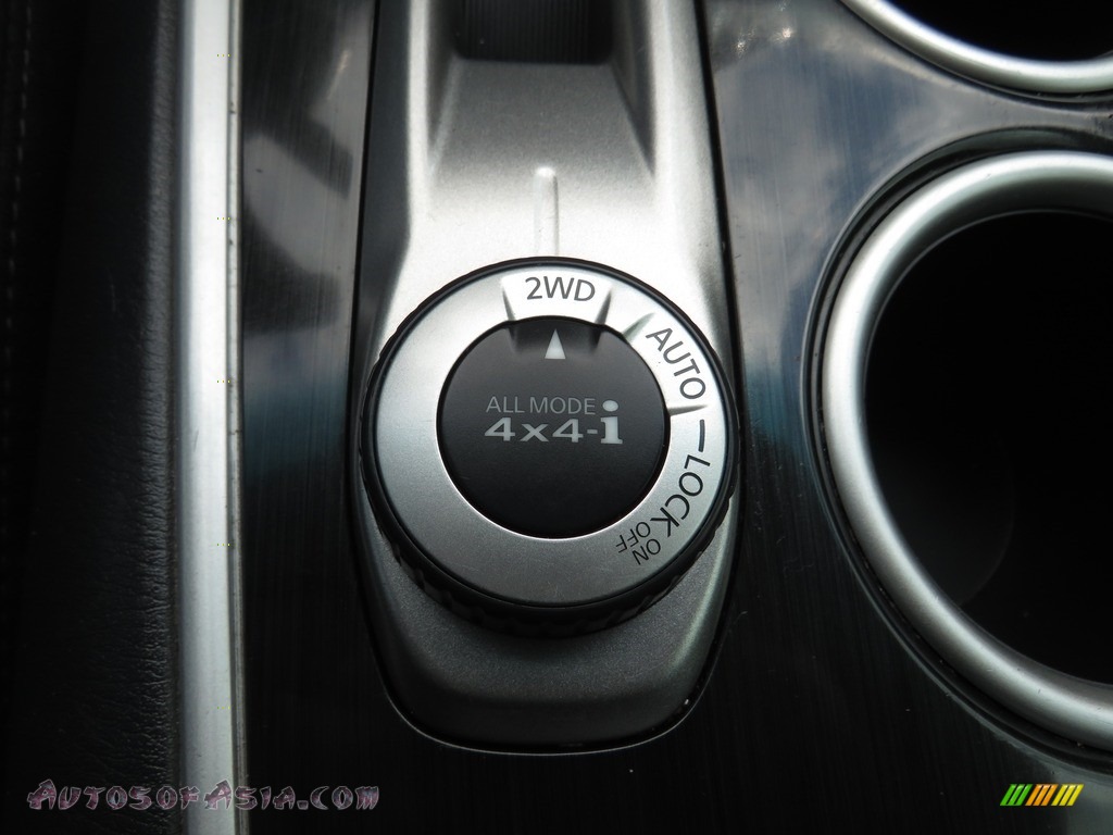 2013 Pathfinder SV 4x4 - Super Black / Charcoal photo #45