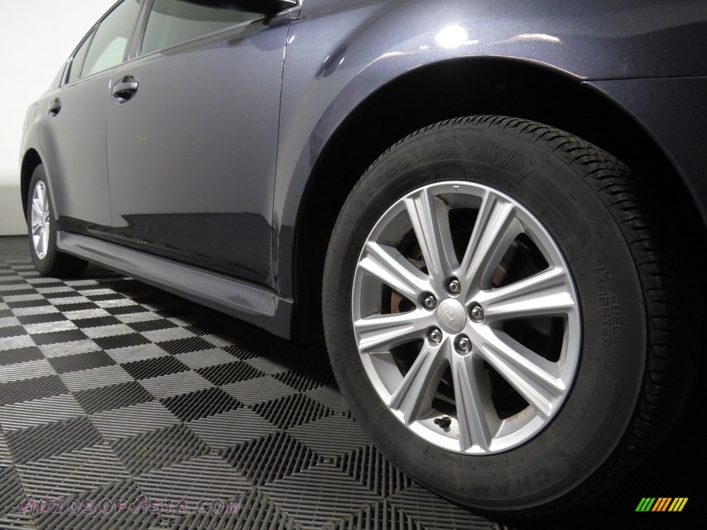 2010 Legacy 2.5i Premium Sedan - Graphite Gray Metallic / Off Black photo #3