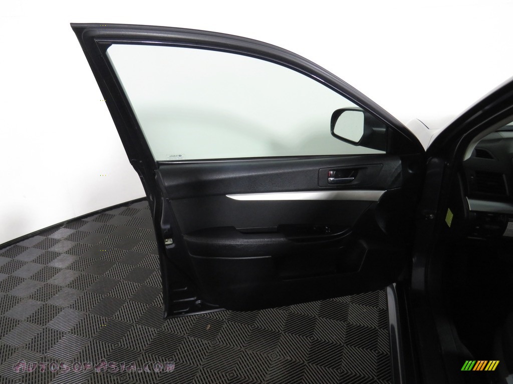 2010 Legacy 2.5i Premium Sedan - Graphite Gray Metallic / Off Black photo #16