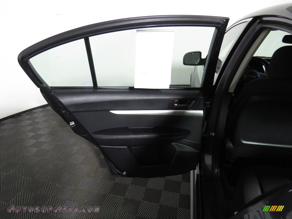 2010 Legacy 2.5i Premium Sedan - Graphite Gray Metallic / Off Black photo #20