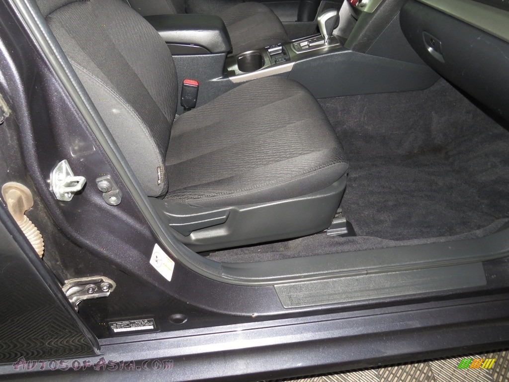 2010 Legacy 2.5i Premium Sedan - Graphite Gray Metallic / Off Black photo #25