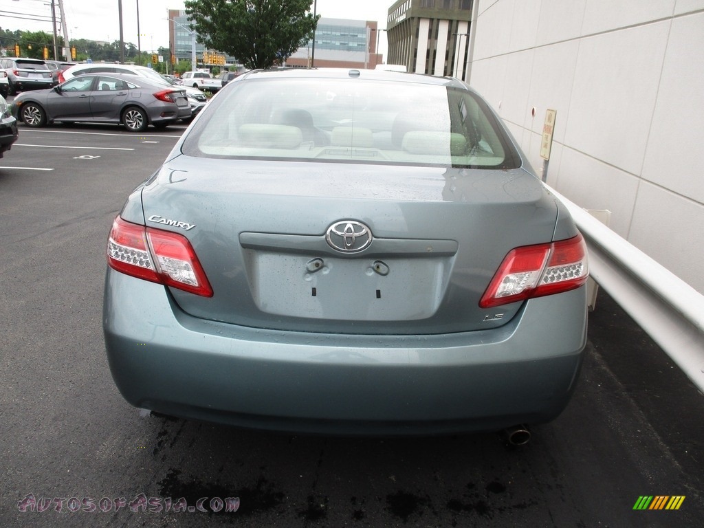 2010 Camry LE - Spruce Mica / Bisque photo #4