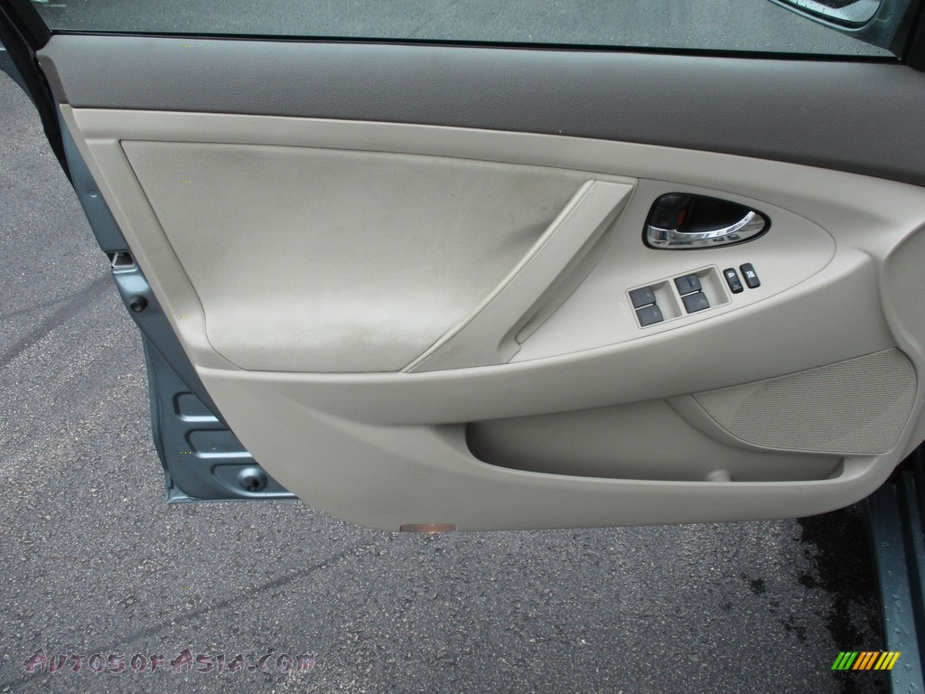 2010 Camry LE - Spruce Mica / Bisque photo #10
