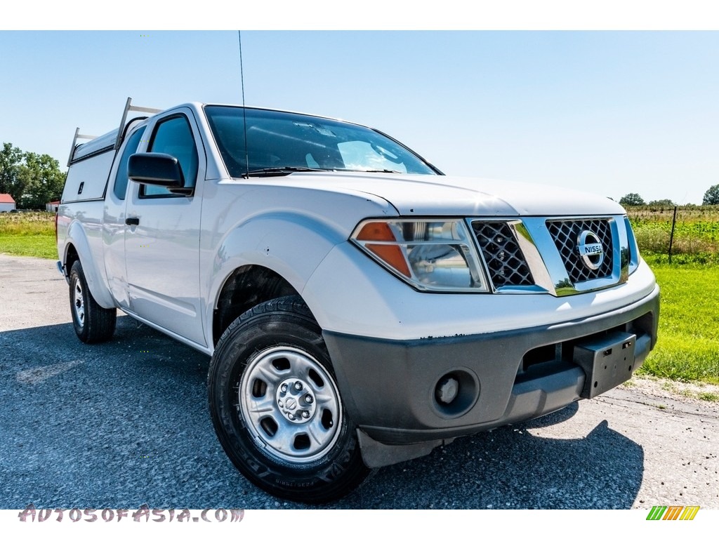 2007 Frontier XE King Cab - Avalanche White / Graphite photo #1